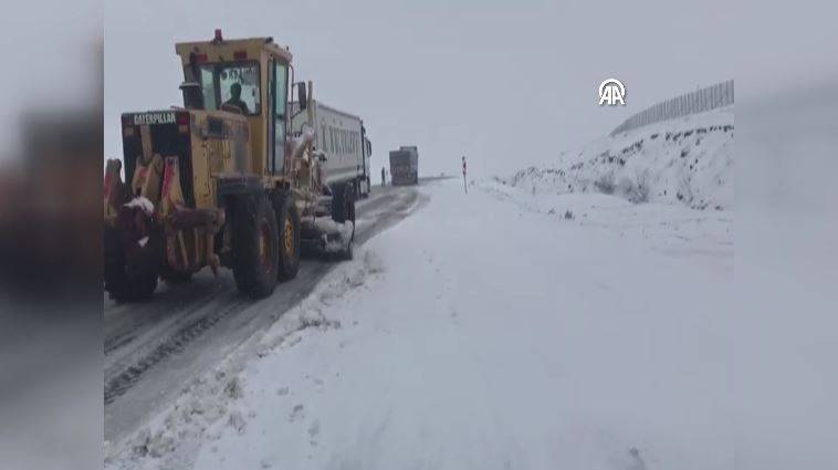 Ardahan-Posof yolunda ulaşıma kar engeli 9